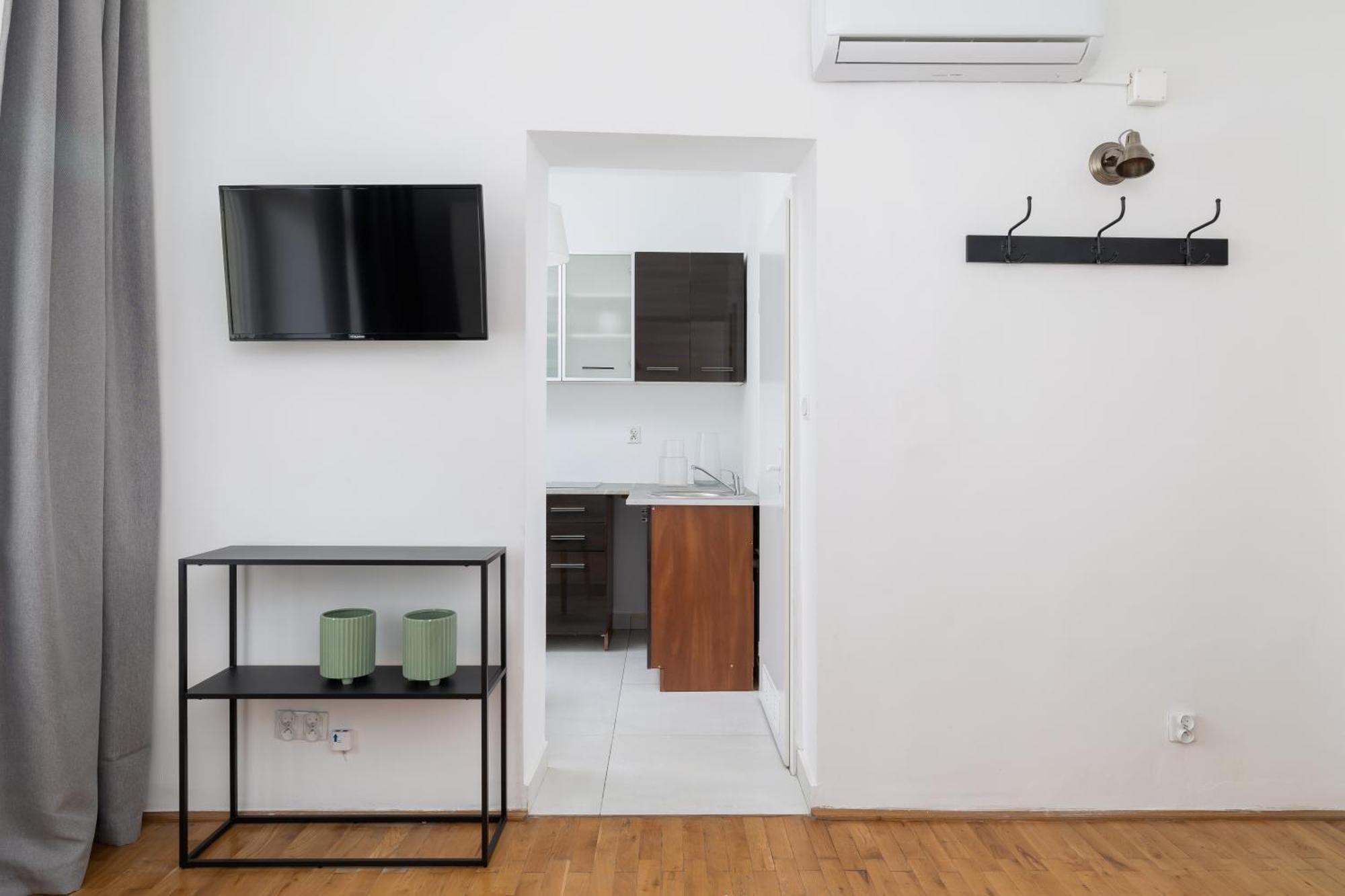 קרקוב Studio Apartment With Ac - Dluga 65 מראה חיצוני תמונה