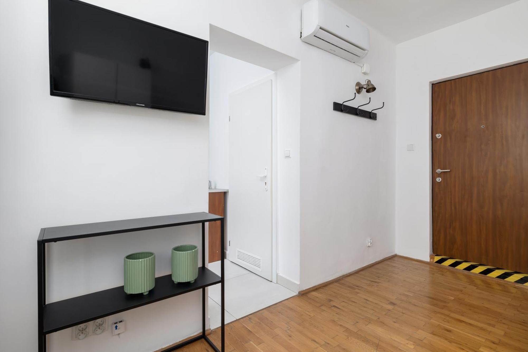 קרקוב Studio Apartment With Ac - Dluga 65 מראה חיצוני תמונה