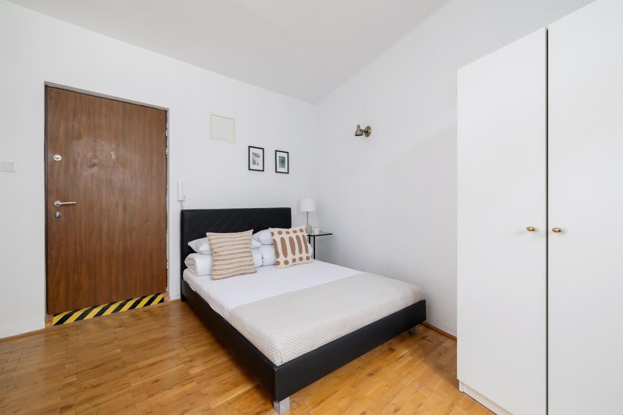 קרקוב Studio Apartment With Ac - Dluga 65 מראה חיצוני תמונה
