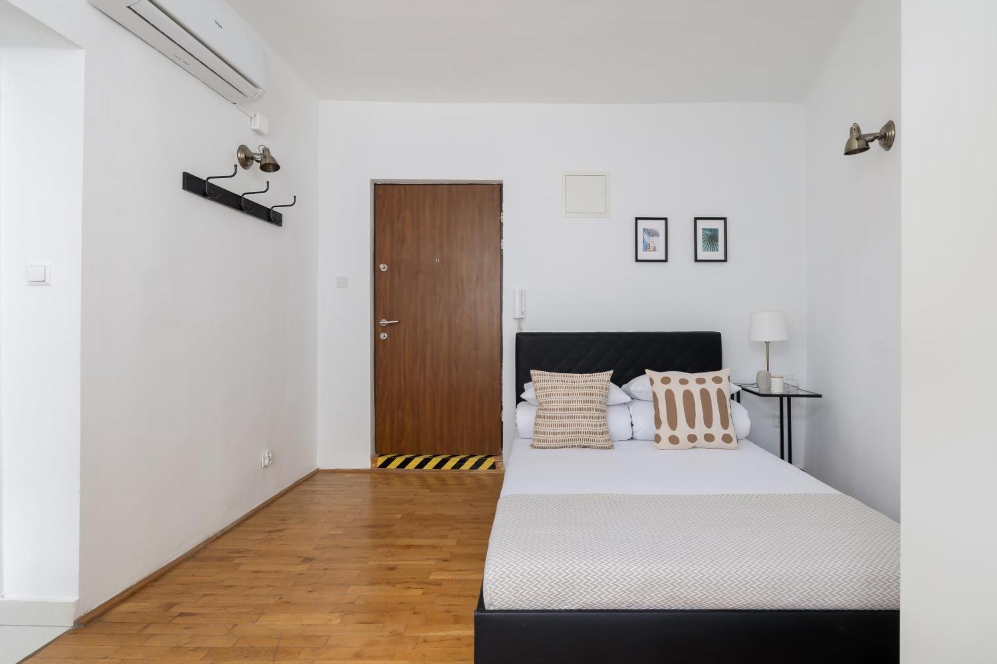 קרקוב Studio Apartment With Ac - Dluga 65 מראה חיצוני תמונה