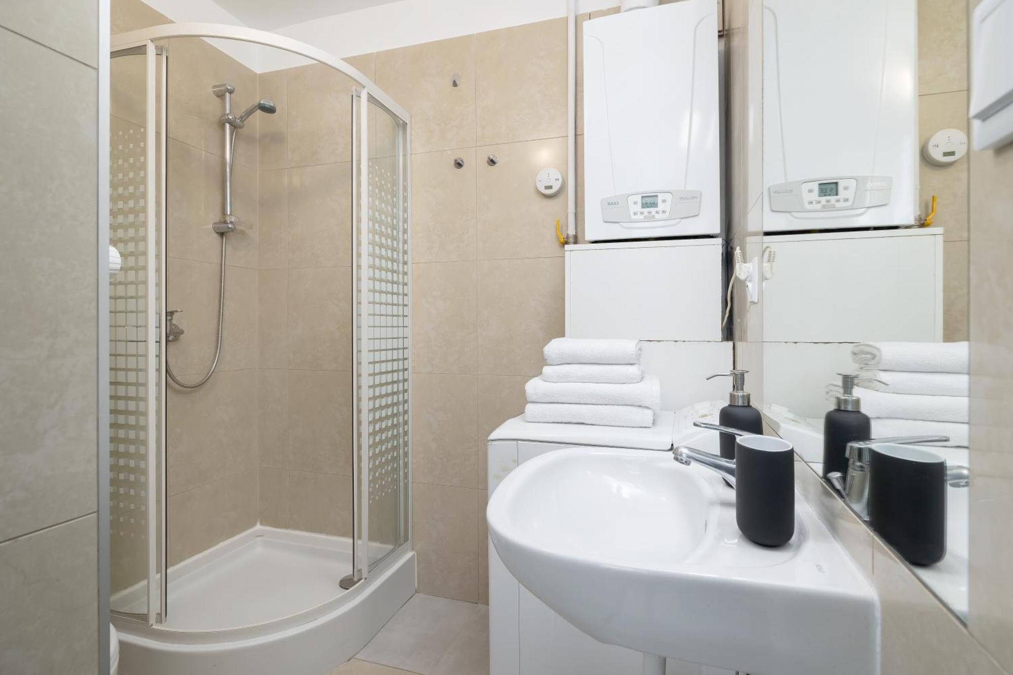 קרקוב Studio Apartment With Ac - Dluga 65 מראה חיצוני תמונה