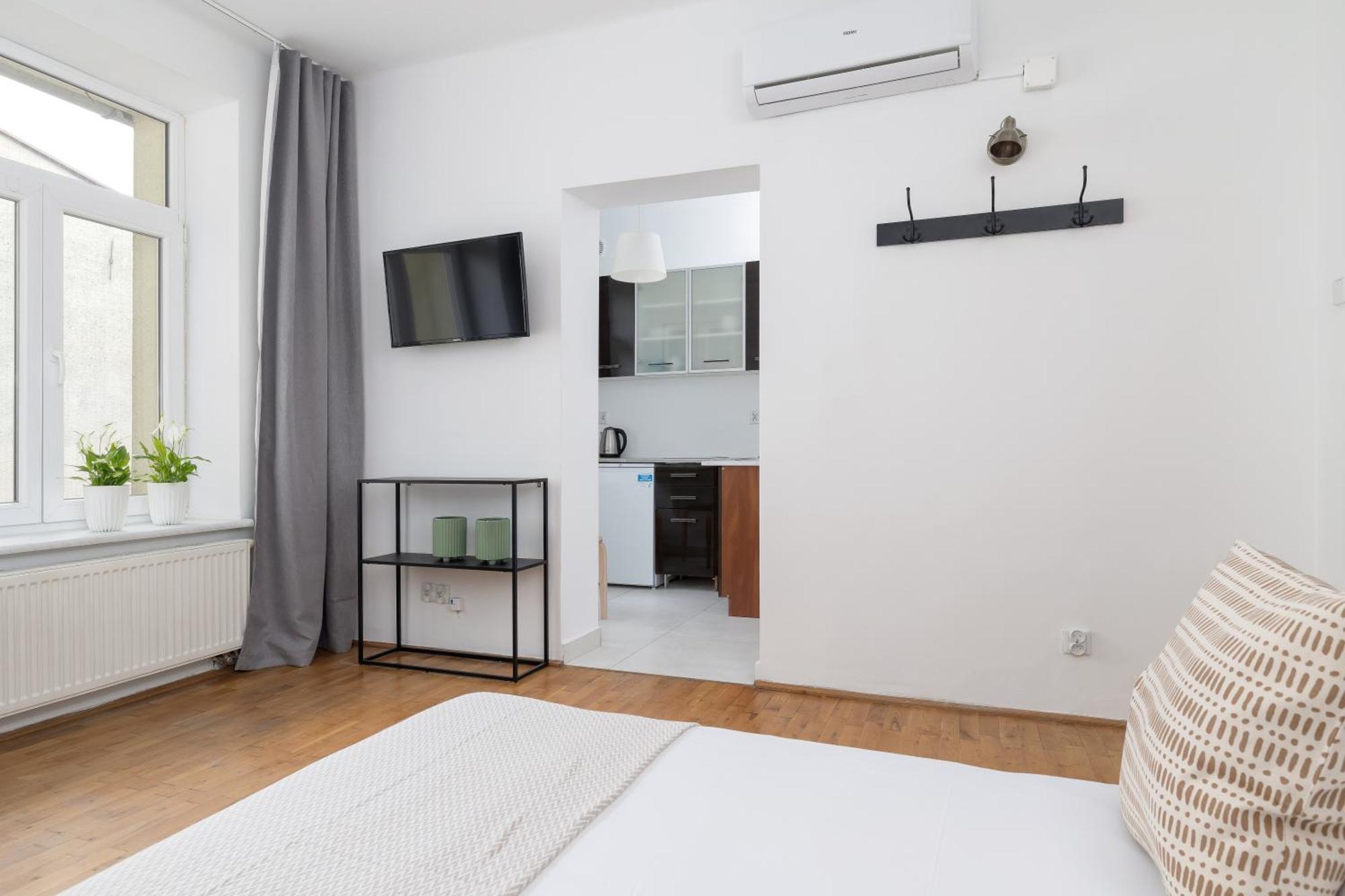 קרקוב Studio Apartment With Ac - Dluga 65 מראה חיצוני תמונה